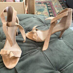 Vince Camuto sz 7.5 flats